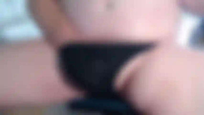 Le jouet gush fait jouir sam alors qu'il est en cam dans une salle publique mvf_05272022_2 _.