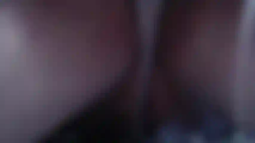 Jupe marron avec jupe-culotte rose.