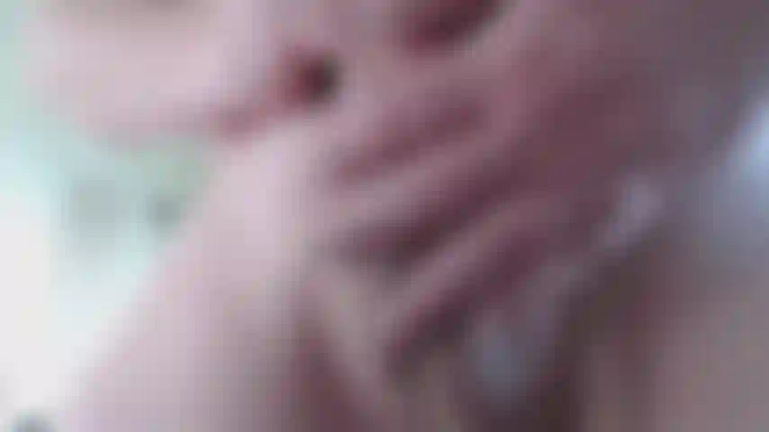 Caressant la bite rasée v112415_89.