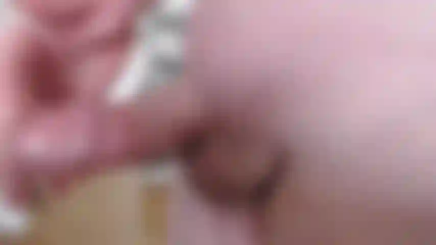 Putain de chatte en latex.