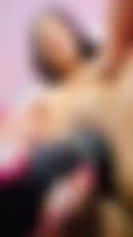 Je pense que cette vidéo mérite toute votre attention... Moi qui gémis, qui prends du plaisir, qui ressens... Venez la regarder et dites-moi si elle vous a fait bander... Ou si elle vous a donné envie d'appuyer sur play encore et encore.