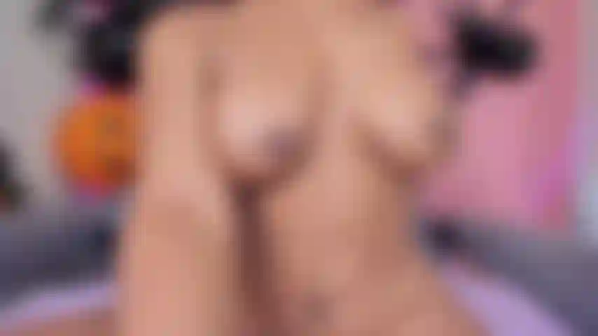 Viens ici et joue avec ma chatte maintenant, s'il te plaît.