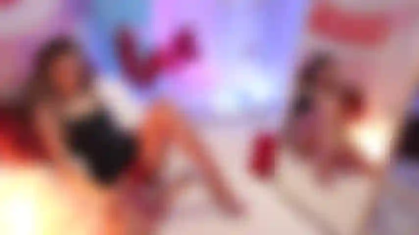 Je me masturbe en collant résille rouge. Gros plan. Vidéo full hd.