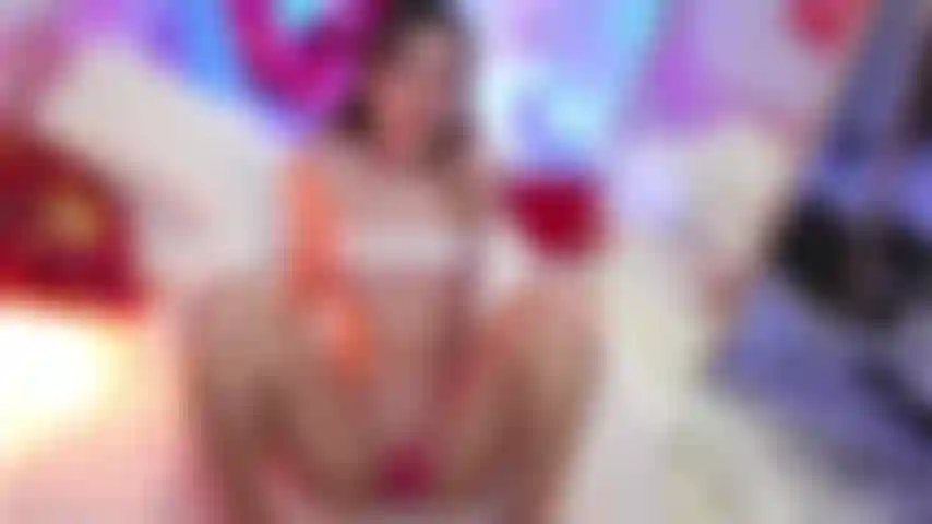 Je vais rebondir sur ta bite toute la nuit jusqu'à ce que tu tire une énorme charge sur ma chatte serrée, mon joli visage et mes seins.