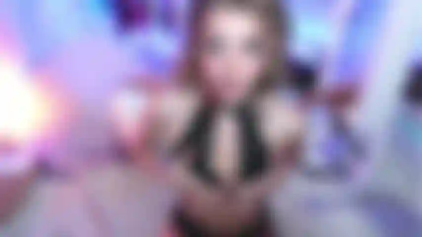 Une fille soumise portant des filets de pêche éjacule sur ta bite. Maintenant s'il te plait jouis sur mon visage!