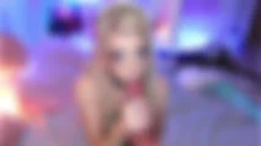 Suçant un énorme gode réaliste, faisant l'ahegao le plus mignon, gémissant et suppliant 4 ton sperme.