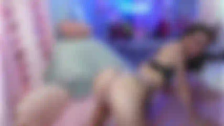 Je change de culotte et porte un string. Tirez la ficelle de côté et enfoncez votre bite dans mon trou du cul serré !