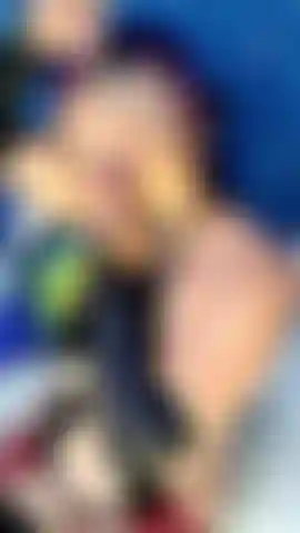 Sabdy_se_rasant_la_tête.