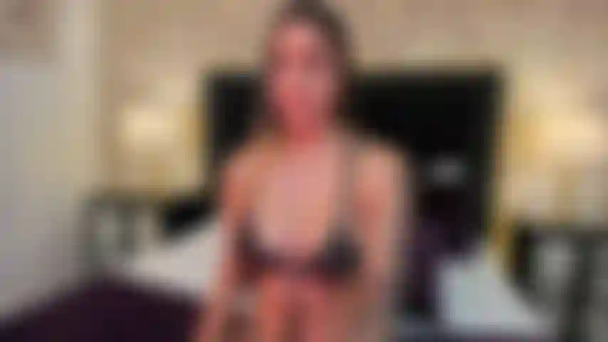 Viens profiter de mon spectacle et pénètre ma chatte jusqu'à ce que tu me fasses jouir.