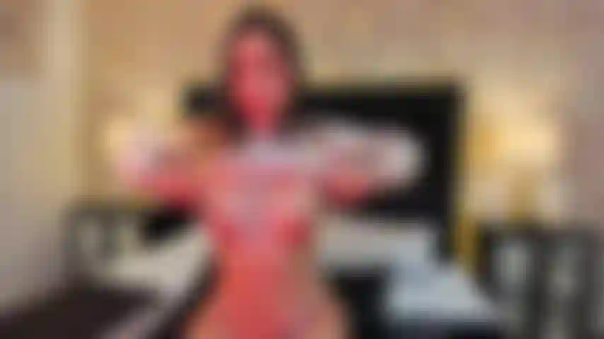 Ici vous pourrez profiter de la meilleure pipe, pendant que je vous fais un délicieux oral, vous pourrez contrôler mon jouet.