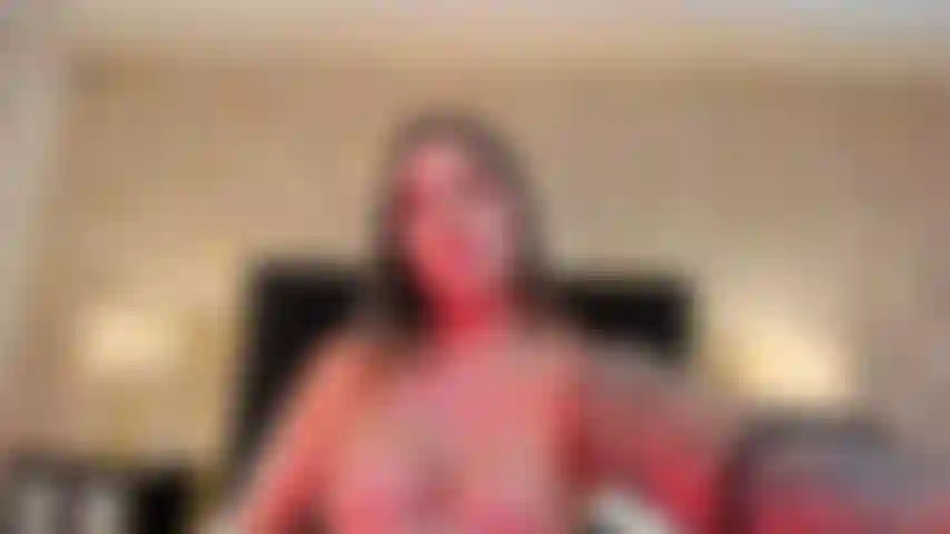 Viens profiter de ce beau corps naturel, ne le regrette pas, aide-moi de tes vibrations à remplir cette pièce de giclées.