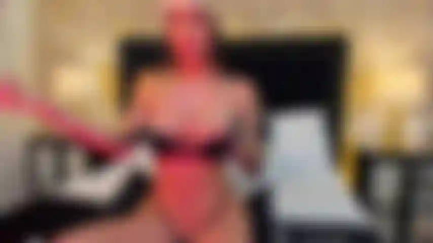 Je caresse mes seins et mon clitoris j'adore ça.