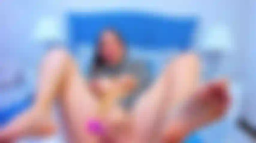 J'aime masturber ma belle chatte jusqu'à ce que ma chambre gicle.