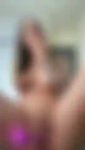 J'aime goûter le délicieux sperme de ma chatte.