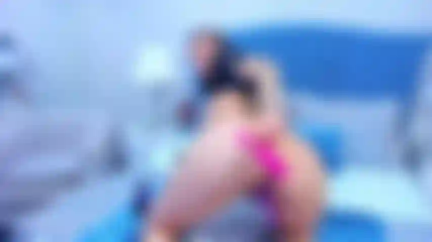 Viens profiter d'une délicieuse sodomie pendant que ma luxuriante vibre dans ma chatte.