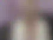 Une écolière coquine te fait entrer dans sa chambre pour t'amuser !