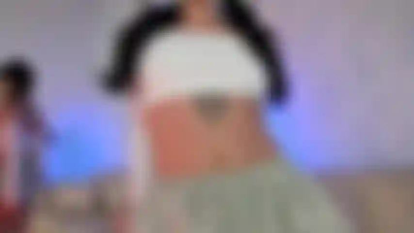 Je te suce profondément et je joue avec ma chatte.