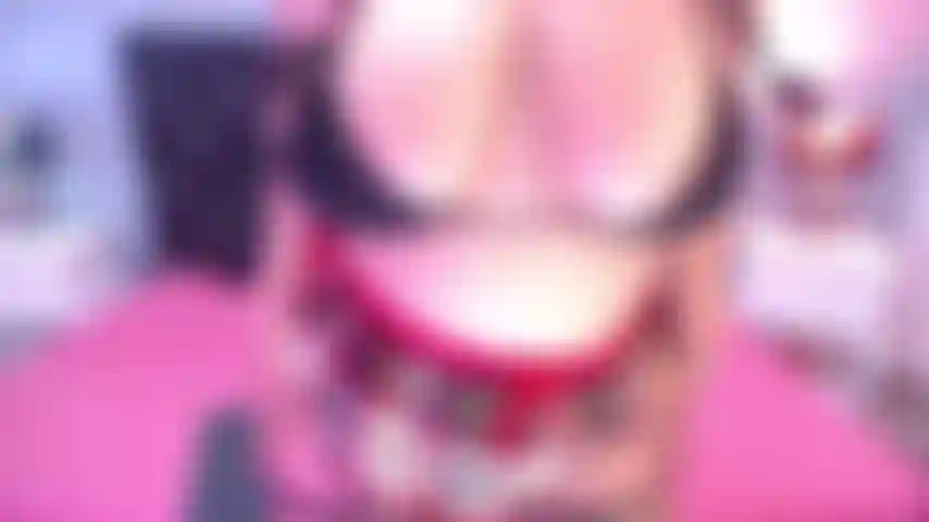 Je me baise en missionnaire avec des bas jusqu'à jouir.