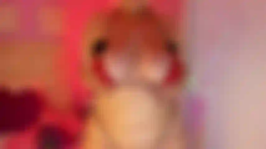 Spectacle de gros seins, huile + crème + crachat sur les seins.