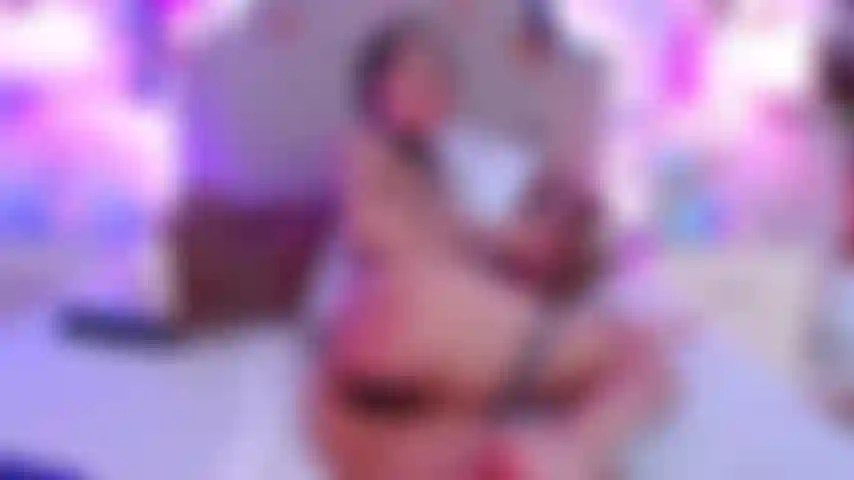 Frappe-moi jusqu'à ce que tu me fasses rougir le cul.