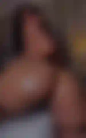 Do you like how I clap with my big ass? Now watch me put in the plug.