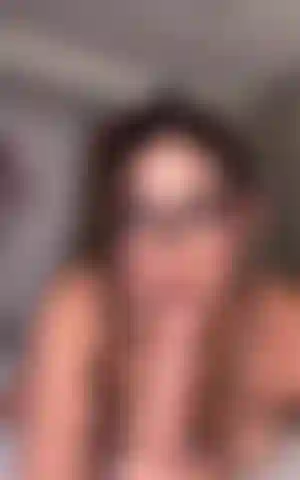 sucking ur cock looking at ur eyes