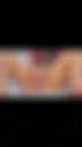 Ya ves cómo abro ambos agujeros, cómo gimo de placer y cómo los meto muy profundo.
