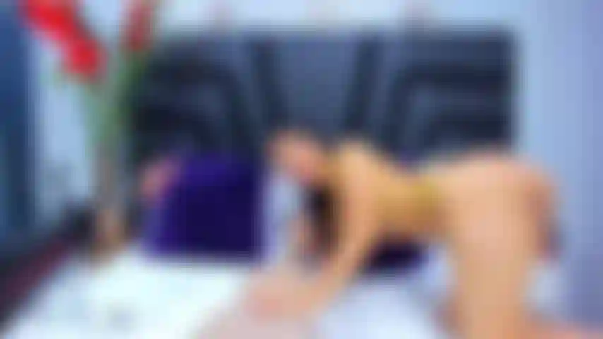 Je baise ta bite profondément.