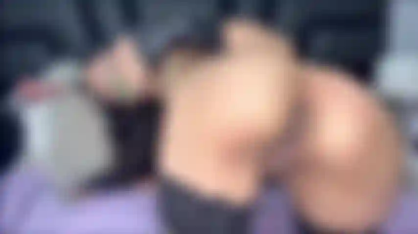 Regarde-moi me masturber la chatte et jouer avec mon cul en pov.