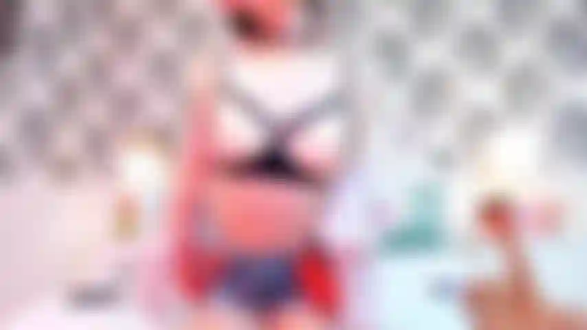 Striptease, paroles cochonnes et chevauchée de godes ! Profitez-en.