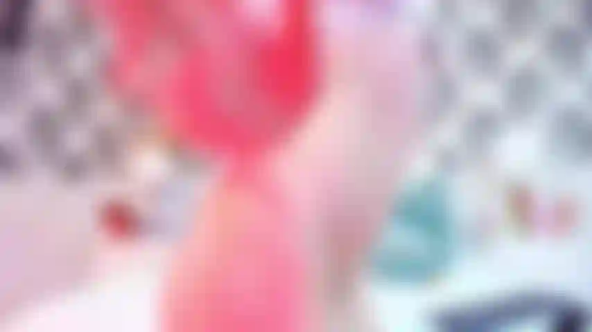 J'aime jouer avec ma chatte en pensant à ta bite juste là.