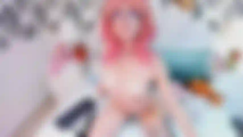 Profitez-en avec votre fille cosplay préférée.