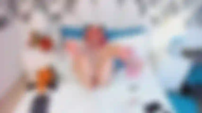 Je sais que tu aimes voir comment je baise ma chatte.