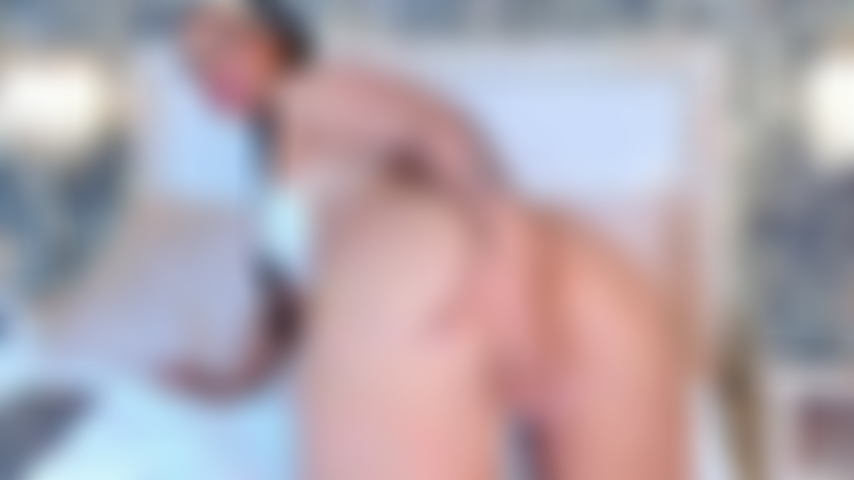 Tu aimes la façon dont ça bouge quand je m'éloigne, n'est-ce pas ? Continue de me regarder, c'est tout à toi.