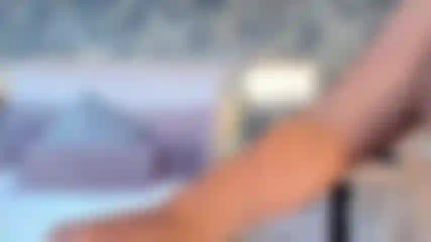 J'aime avoir ta bite dans ma bouche pendant que tu étire mon cul, te sentir me baiser par derrière pendant que je te suce plus profondément, gémissant à chaque poussée, mes trous sont à toi.