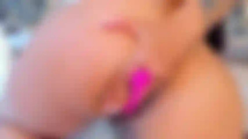 J'aime me pencher et te montrer mon cul... Ça te fait perdre le contrôle, n'est-ce pas ?