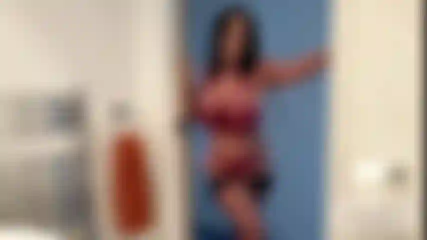 Sph – footjob à l'heure du bain pour petites bites.