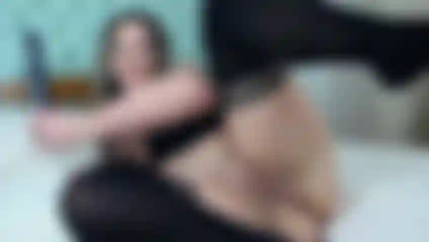 Je baise avec un gode - je me baise avec mon gros gode noir de 10 pouces.