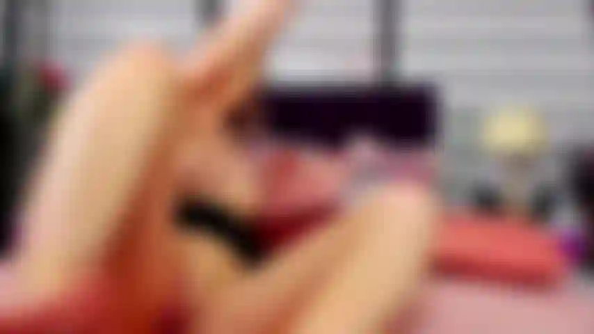 Profite de mon méchant cul, twerk sur ta bite ! Charmante.