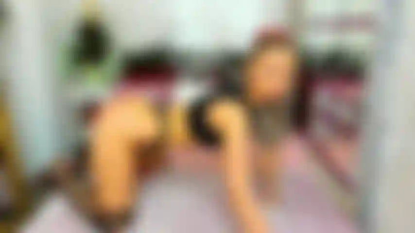 Je me taquine le cul dans mon lit avec des sous-vêtements sexy.