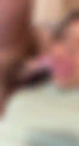 Ma langue sur sa bite.