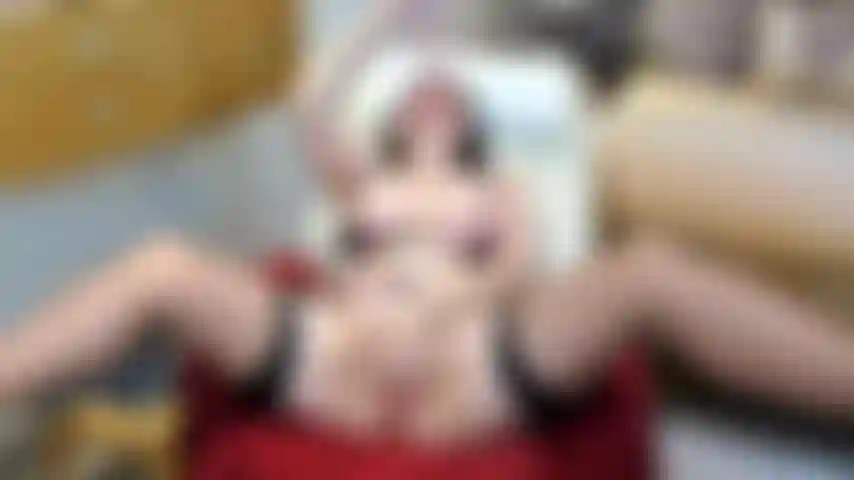 Regarde, je joue avec ma douce chatte et ma gorge profonde avec mon gros gode.