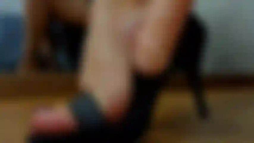 Footjobs avec des talons.