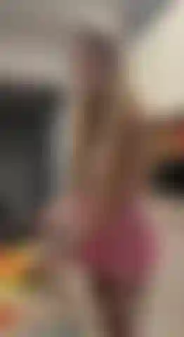 Le dîner est prêt, je suis le dessert. Bon appétit !