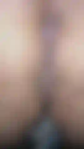 Béante avec du sperme dans mon cul.