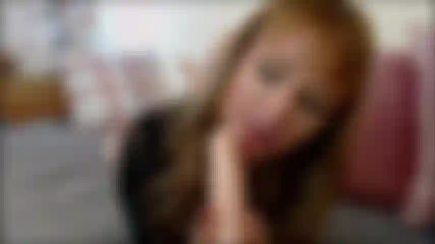 Éjacule pour moi deux fois pendant que je crache sur ta bite.