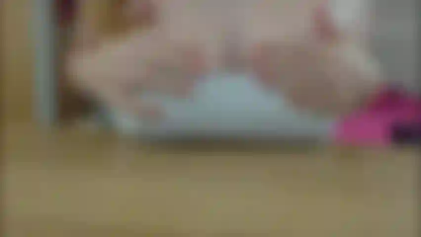 Je traite mes seins enceintes sur le bureau et je fais des dégâts.