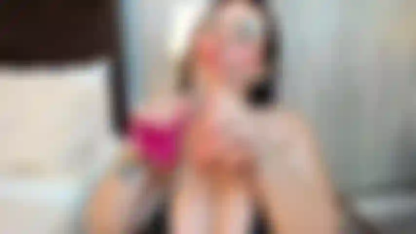 Deux bites dans ma bouche.