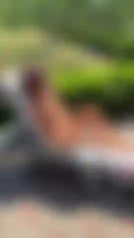 Bronzette topless, partie 2.