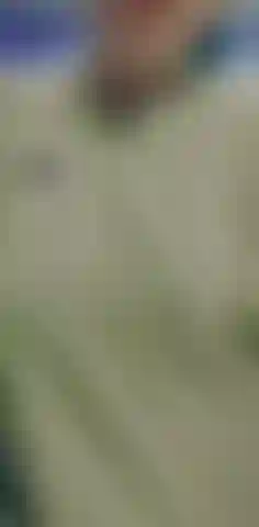 Pas de soutien-gorge au travail, j'ai tellement besoin de jouir.